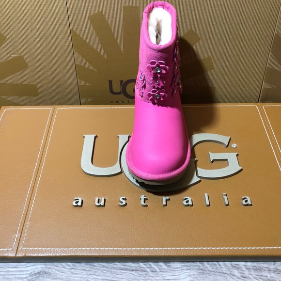 NEW KIDS UGG CLASSIC SHORT II PETALS PINK Toddler/Youth/Womens - Picture 3 of 7